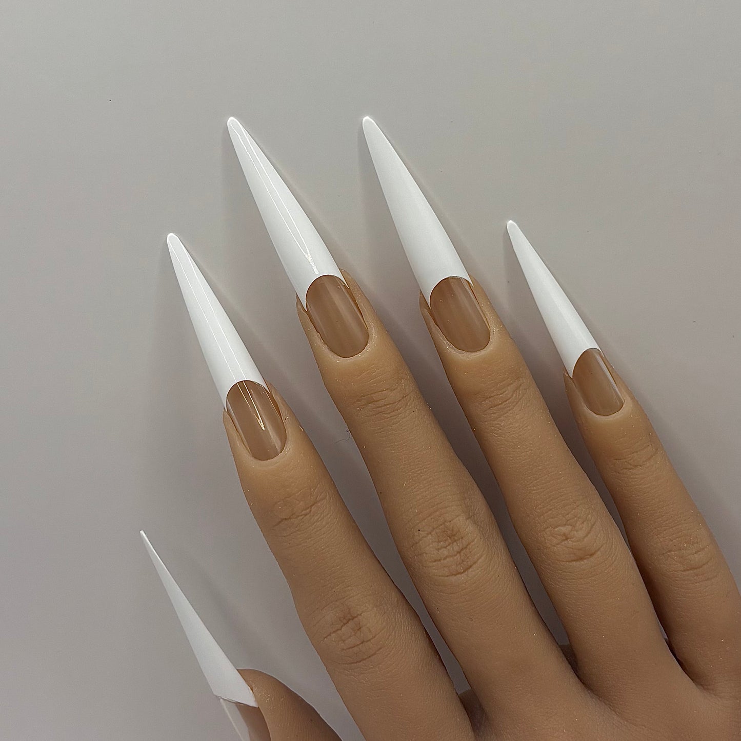 ‘90s FRENCH TIP
